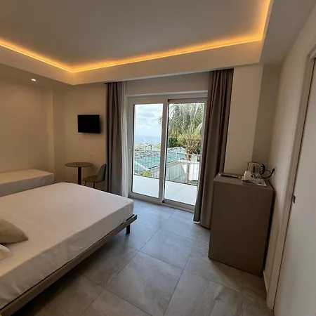 Mimosa Florital - Free Private Parking On Site & In Tropea Couette-café 4*