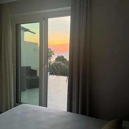 Bed & Breakfast Mimosa Florital - Free Private Parking On Site & In Tropea