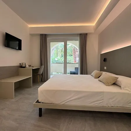 Mimosa Florital - Free Private Parking On Site & In Tropea Bed & Breakfast