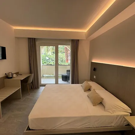 Mimosa Florital - Free Private Parking On Site & In Tropea Bed & Breakfast 4*